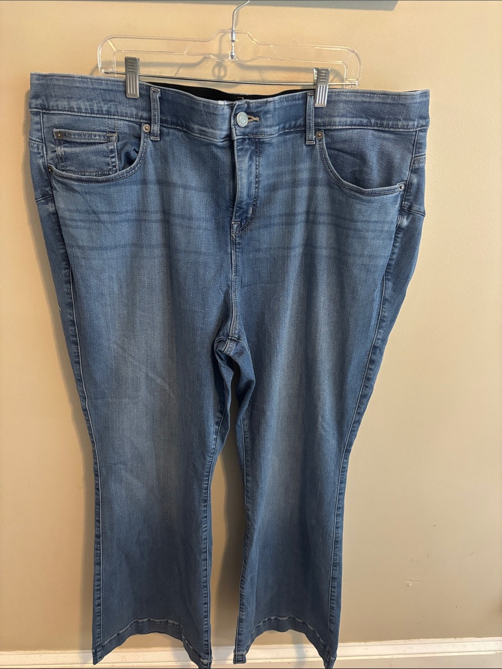 Torrid Bombshell Flare Jeans Womens Plus Size 26 Medium Wash Blue Stretch